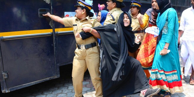 ವಿಚಿತ್ರ ಡ್ರೆಸ್ ಕೋಡ್ ವಿರುದ್ಧ ಕ್ಯಾಂಪಸ್ ಫ್ರಂಟ್ ಪ್ರತಿಭಟನೆ