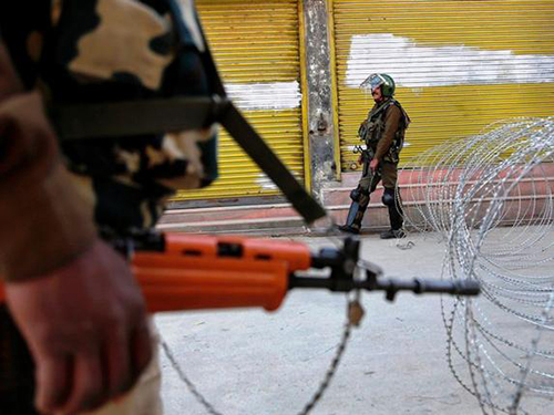 ಕಾಶ್ಮೀರದಲ್ಲಿ ಸೇನೆಯ ಗುಂಡಿಗೆ ಓರ್ವ ಬಲಿ,ಮೂವರಿಗೆ ಗಾಯ