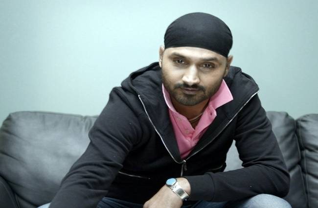 ಅಮ್ರಪಾಲಿಯ ವಿರುದ್ಧ ಧೋನಿಯ ನಂತರ ದೂಸ್ರಾ ಎಸೆದ ಹರ್ಭಜನ್ ಸಿಂಗ್