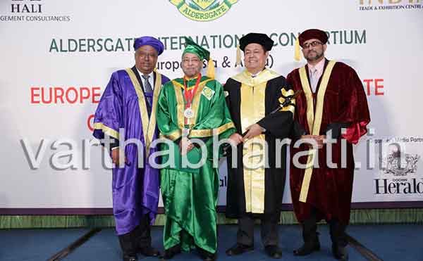 ದುಬೈಯಲ್ಲಿ ನಡೆದ ಕಾರ್ಯಕ್ರಮವೊಂದರಲ್ಲಿ ಸೈಯದ್ ಖಲೀಲುರ್ರೆಹಮಾನ್ ಸಾಹೇಬ್ ಇವರಿಗೆ ಡಾಕ್ಟರೇಟ್ ಪದವಿಯನ್ನು ನೀಡಿತು