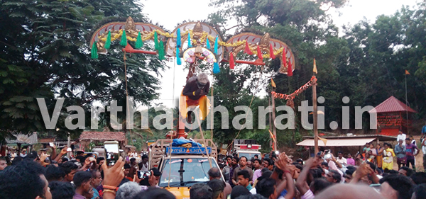 ಕಡಬ : ಜಾತ್ರೋತ್ಸವ ಪ್ರಯುಕ್ತ ಪರವ ಕಾವಡಿ ಮೆರವಣಿಗೆ