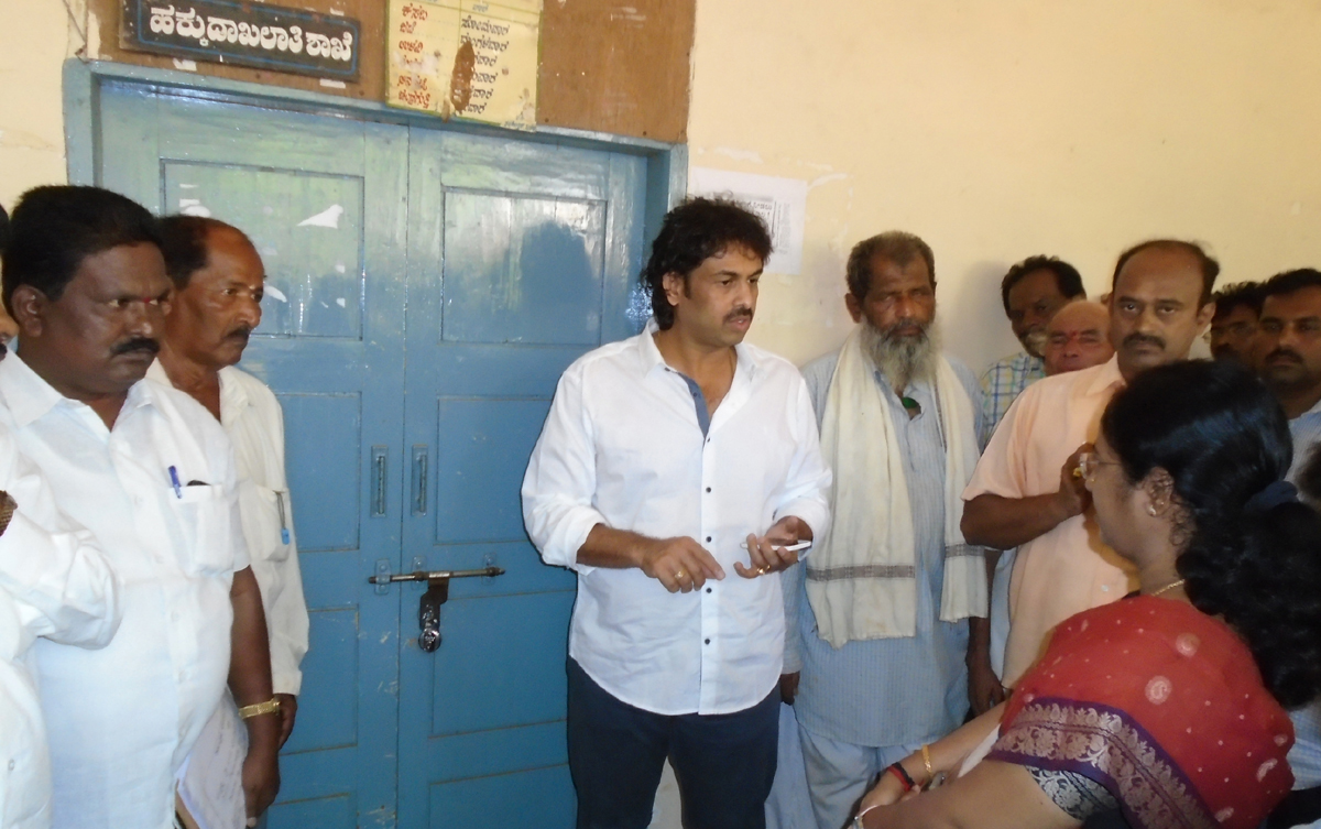 ಸಮಯಕ್ಕೆ ಸರಿಯಾಗಿ ತೆರೆಯದ ಸರಕಾರಿ ಕಚೇರಿ