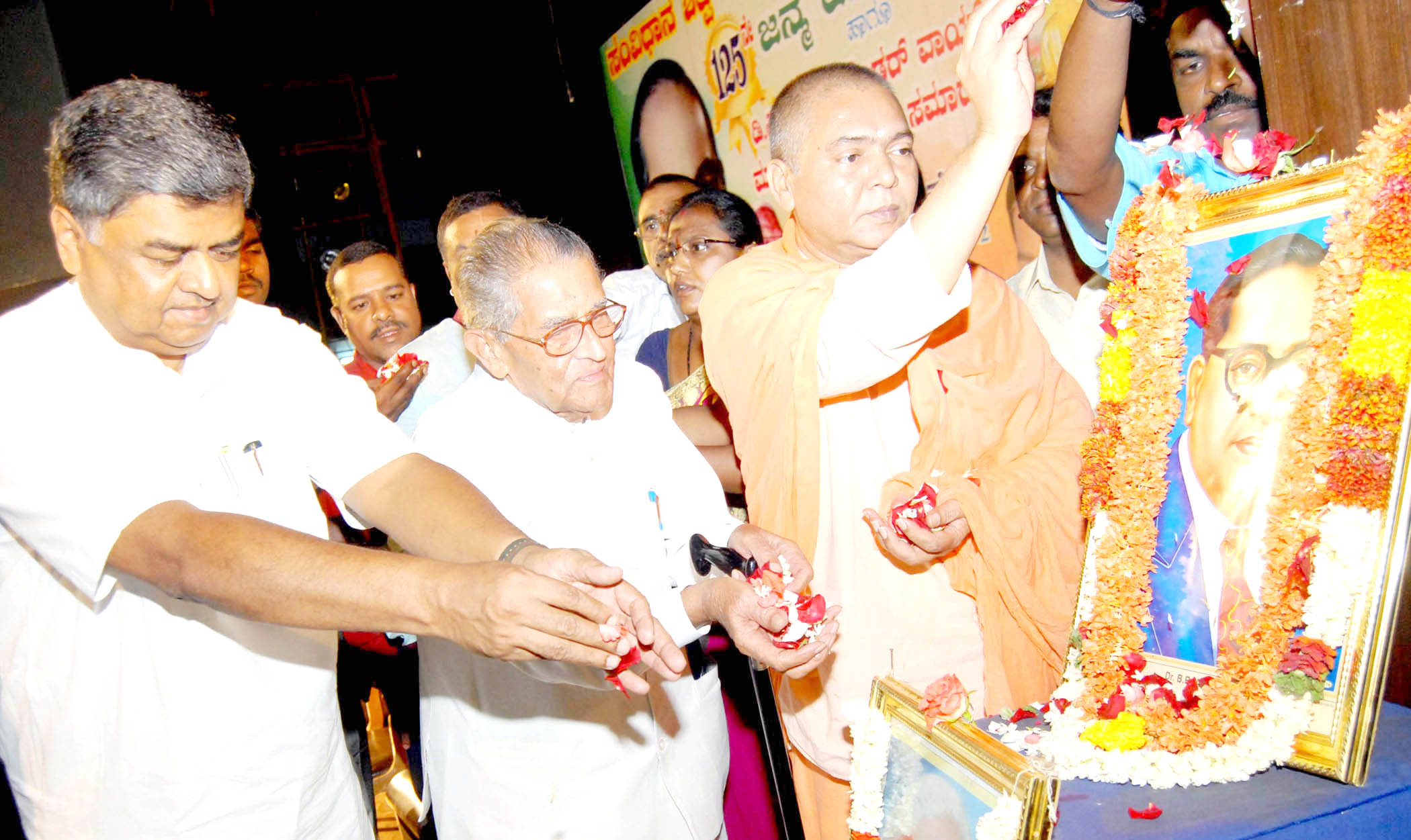 ಅಸ್ಪಶ್ಯತೆ ನಿವಾರಣೆ ಸವರ್ಣೀಯರಿಂದ ಆರಂಭವಾಗಲಿ: ನಿಡುಮಾಮಿಡಿ ಶ್ರೀ