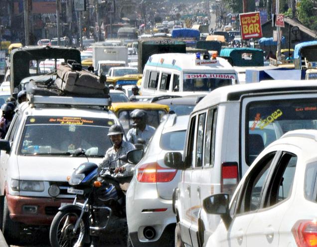 ಬೆಂಗಳೂರಿನಲ್ಲಿ ಮುಂದುವರಿದ ಕಾರ್ಮಿಕರ ಪ್ರತಿಭಟನೆ