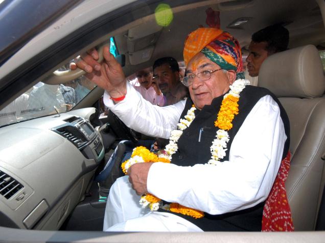 ಬಿಜೆಪಿ ಸಂಸದನ ಕಪಾಳಕ್ಕೆ ಬಾರಿಸಿದ  ಯುವಕ !