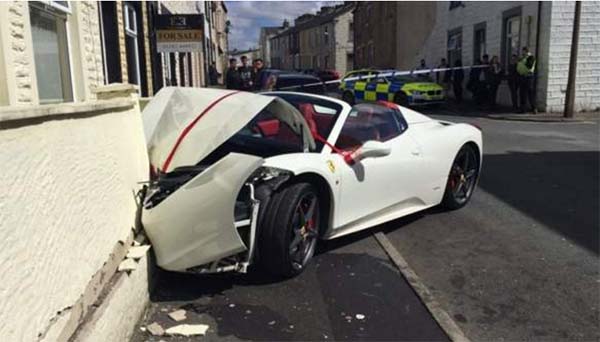 ಮದುವೆಯ ದಿನ ಬಾಡಿಗೆಯ ಫೆರಾರಿಯನ್ನು ಸ್ನೇಹಿತನ ಮನೆಗೆ ಗುದ್ದಿದ ವರ !