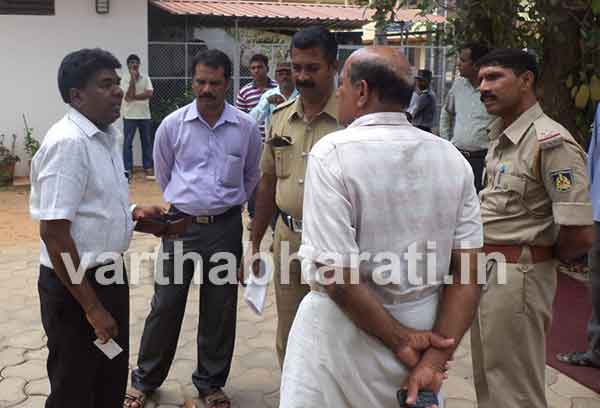 ಕಾರ್ಕಳ : ಅನಧೀಕೃತ ಕಟ್ಟಡ ಕಾಮಗಾರಿ- ತಡೆ ಹಿಡಿದ ಅಧಿಕಾರಿಗಳು