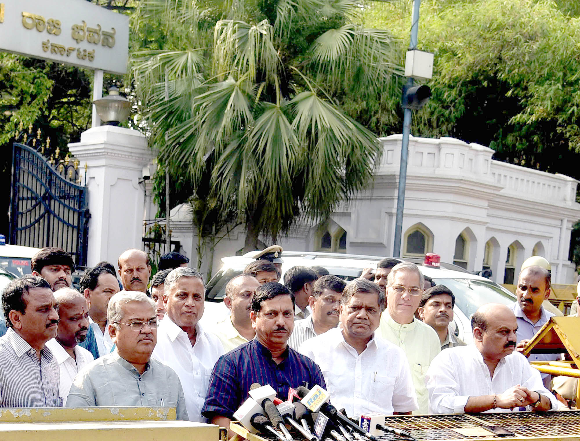 ಸರಕಾರದ ವಿರುದ್ಧ ರಾಜ್ಯಪಾಲರಿಗೆ ಬಿಜೆಪಿ ಪತ್ರ