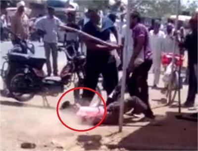 ಮಧ್ಯಪ್ರದೇಶ:ವ್ಯಕ್ತಿಯನ್ನು ಗುಂಪೊಂದು ರಸ್ತೆಯ ನಡುವೆ ಕಗ್ಗೊಲೆ