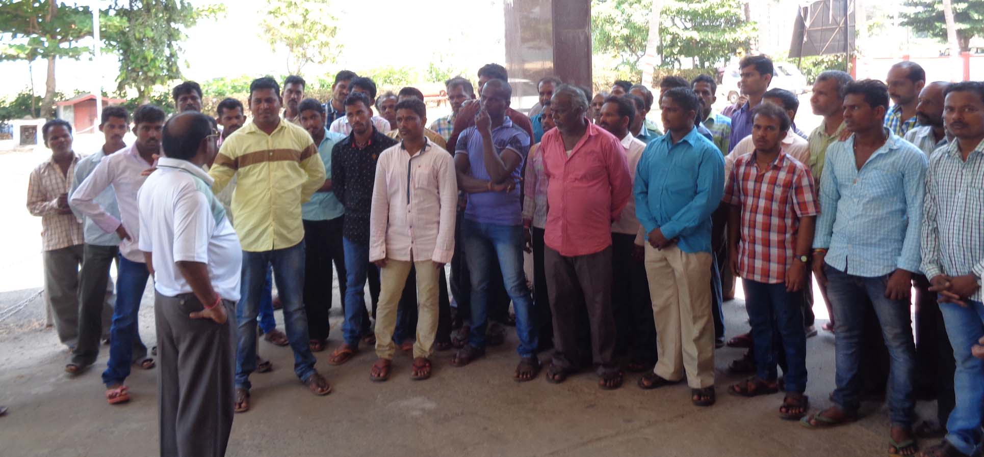 ಅನಧಿಕೃತ ಮೀನು ಮಾರಾಟ ಅಂಗಡಿ ತೆರವಿಗೆ ಆಗ್ರಹ