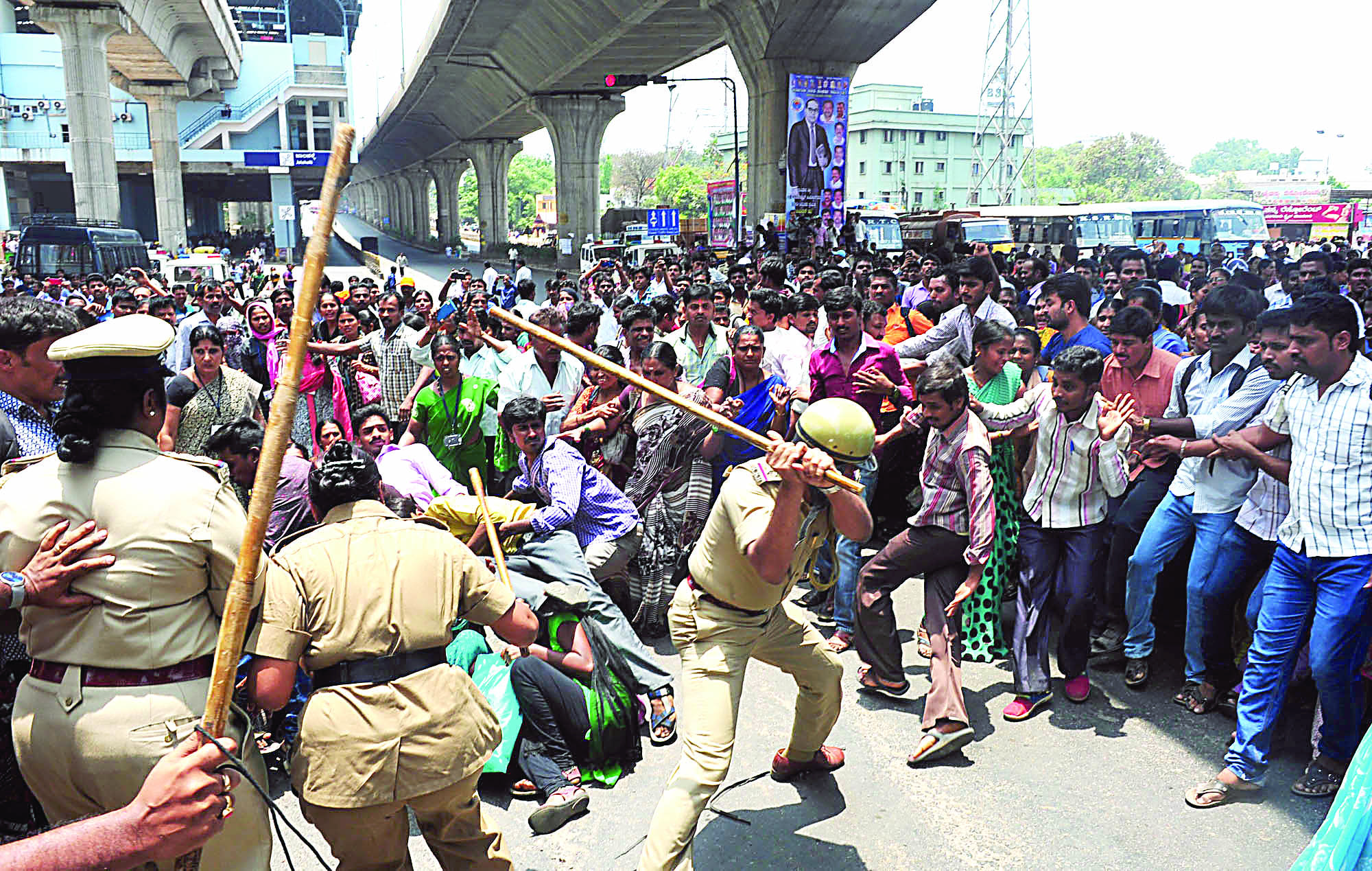 ಕಾರ್ಮಿಕರ ಮೇಲೆ ಲಾಠಿ ಚಾರ್ಜ್: ಸಿಪಿಎಂ ಖಂಡನೆ