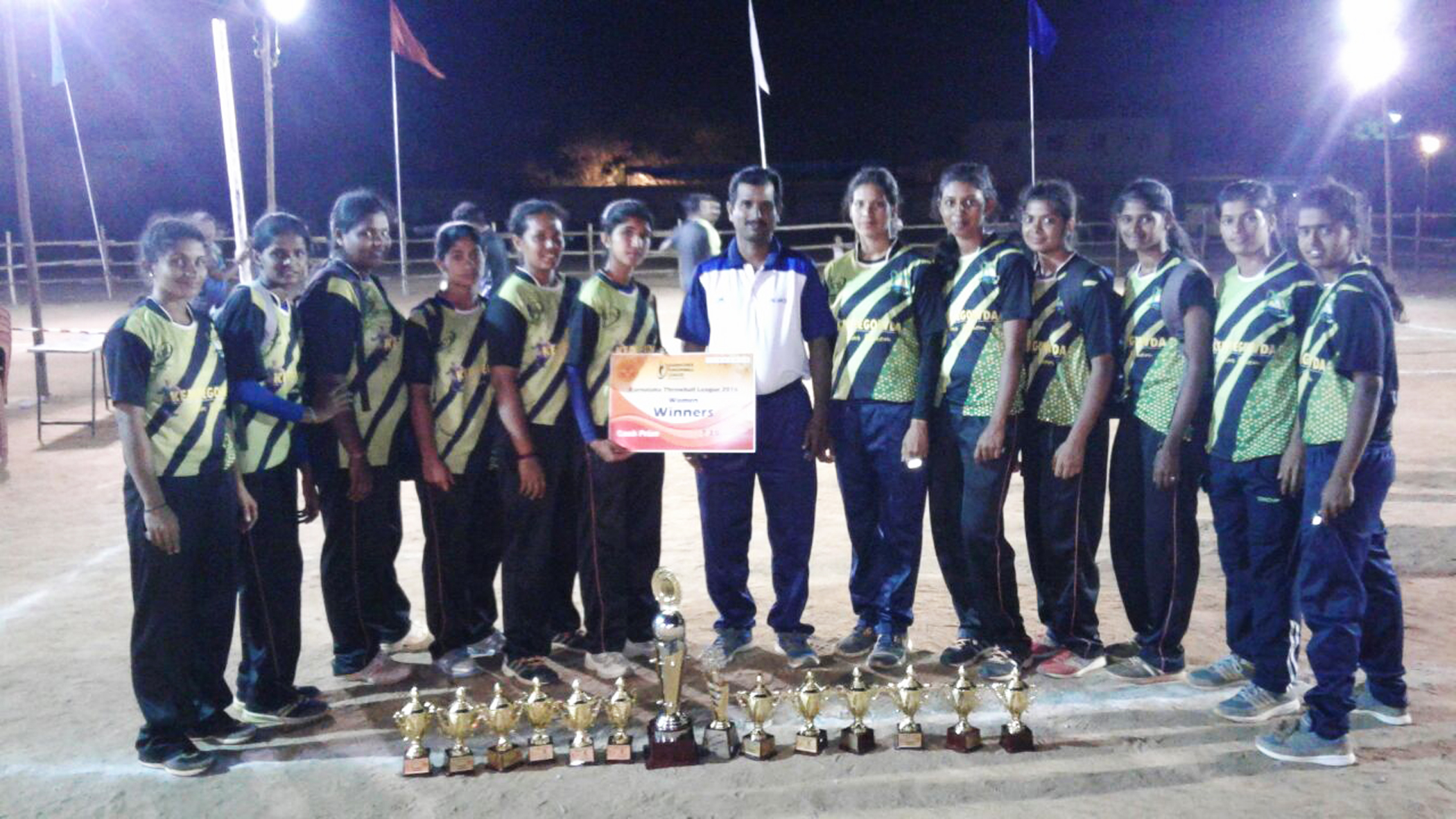 ಆಳ್ವಾಸ್ ಮಹಿಳಾ ಥ್ರೋಬಾಲ್ ತಂಡಕ್ಕೆ ಪ್ರಶಸ್ತಿ