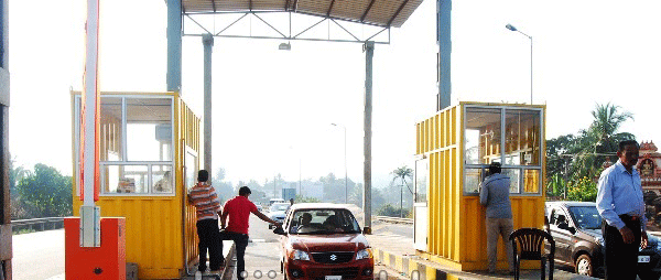 ಬಂಟ್ವಾಳ : ಟೋಲ್ ವಿವಾದ - ಕಾರು ಜಖಂಗೊಳಿಸಿದ ಬ್ರಹ್ಮರಕೂಟ್ಲು ಟೋಲ್ಗೇಟ್ ಸಿಬ್ಬಂದಿ