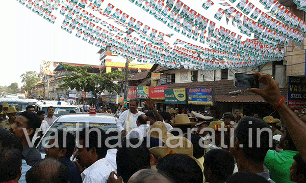 ಮುಖ್ಯಮಂತ್ರಿಗೆ ಕರಿಪತಾಕೆ ಪ್ರದರ್ಶಿಸಲು ಯತ್ನಿಸಿದ 20 ಮಂದಿ ಪೊಲೀಸ್ ವಶಕ್ಕೆ