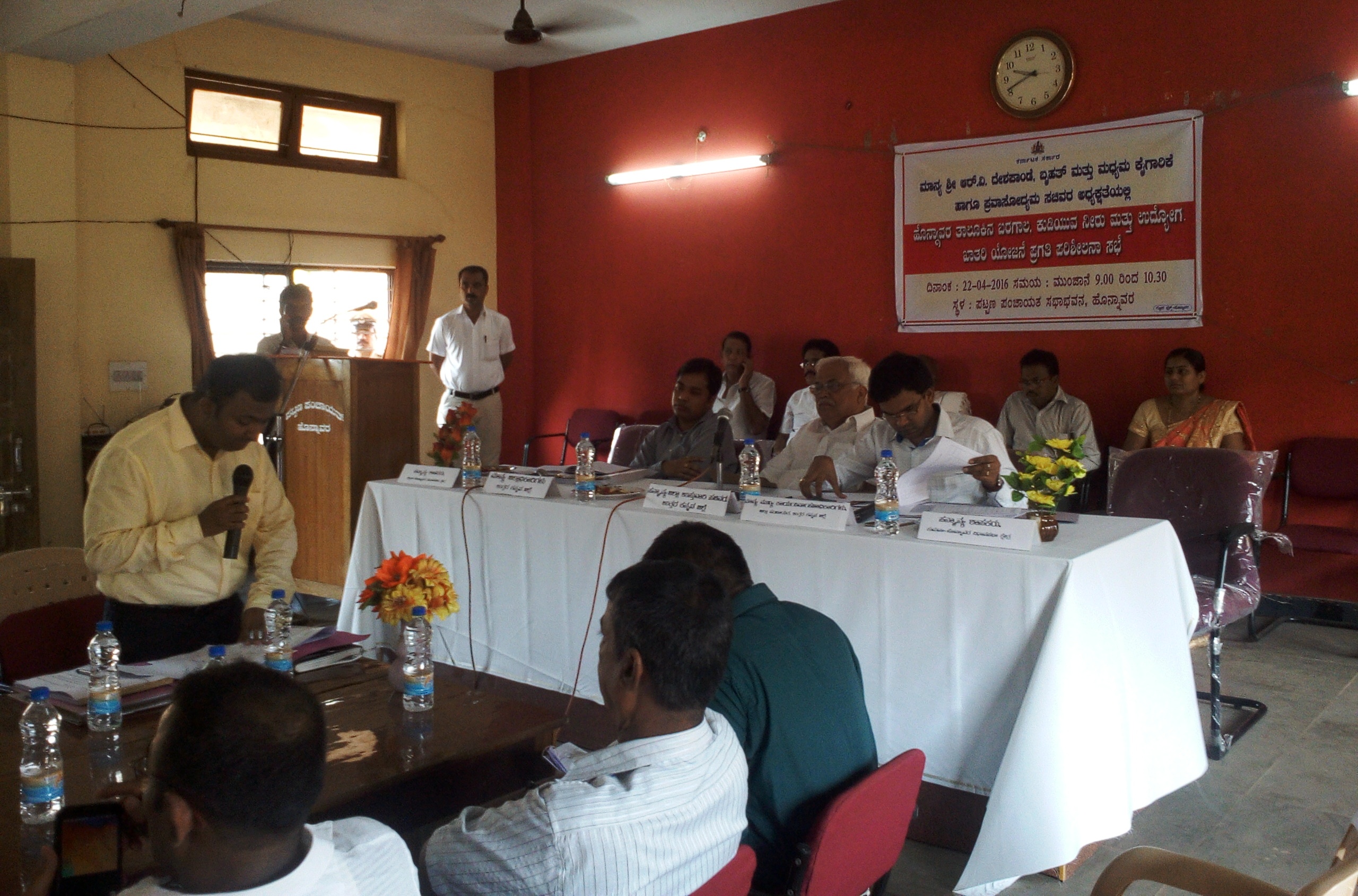 ಜನರಿಗೆ ನೀರು ಕೊಡಲು ಮಿತಿ ಬೇಡ: ಸಚಿವ ದೇಶಪಾಂಡೆ