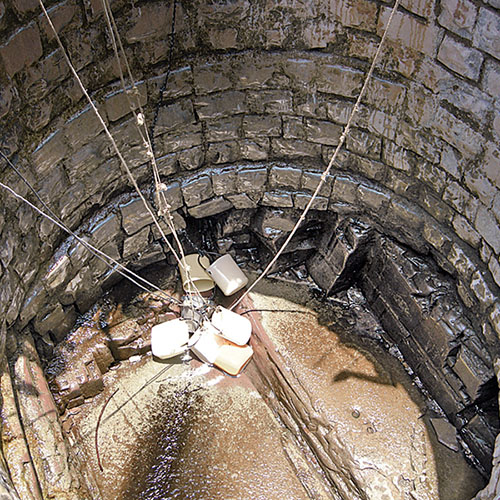 ಬರ ಪೀಡಿತ ಬೀಡ್ ನಲ್ಲಿ ನೀರು ತರಲು ಹೋಗಿ ಬಾವಿಗೆ ಕಾಲು ಜಾರಿ ಬಿದ್ದ ಬಾಲಕ