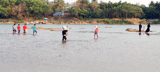 ತಾಪಮಾನ ತಾಳದೆ ಕಾದ ಕಾವಲಿಯಾದ ಕರಾವಳಿ: ಸಮುದ್ರ, ನದಿ ಕಿನಾರೆಗೆ ಜನರ ದೌಡು
