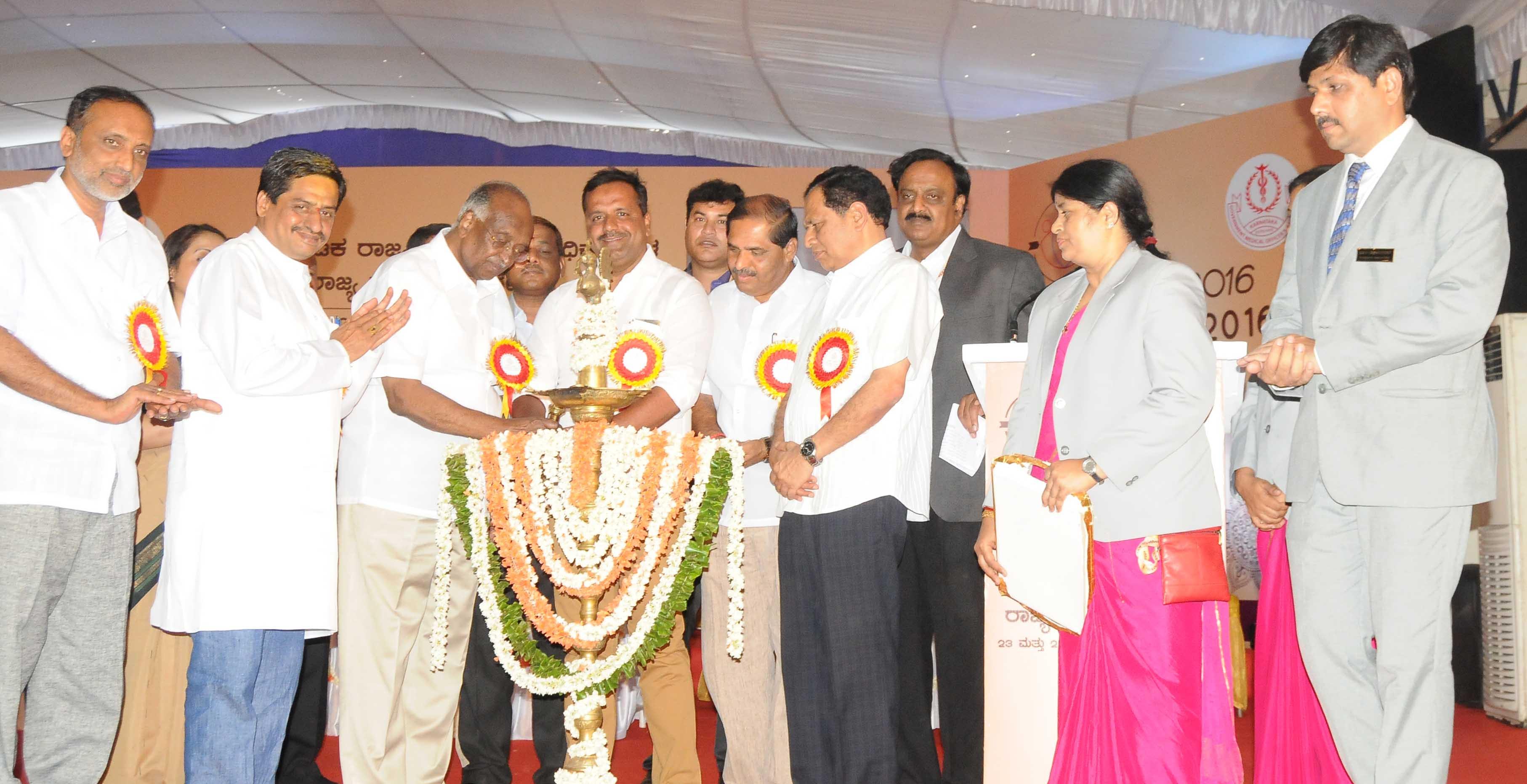 ರೋಗಿ, ವೆದ್ಯರ ನಡುವಿನ ಕಂದಕ ಕಡಿಮೆಯಾಗಲಿ: ಸಚಿವ ಯು. ಟಿ. ಖಾದರ್