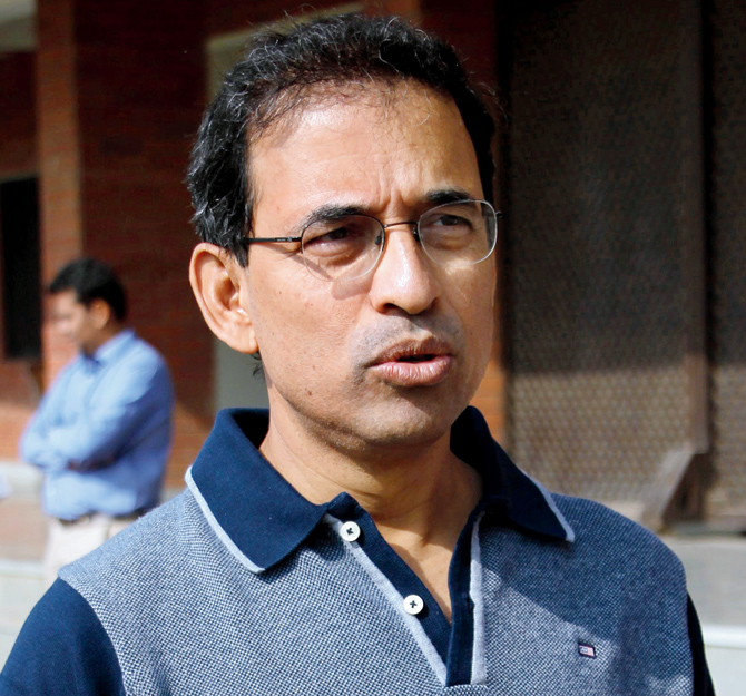 ಧೋನಿ ವಿರುದ್ಧ ಹರ್ಷ ಭೋಗ್ಲೆ ಟೀಕಾಸ್ತ್ರ