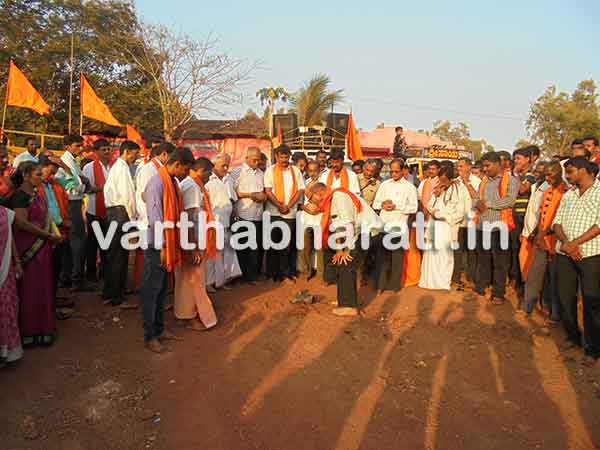 ಮುಡಿಪು: ಧರ್ಮಜಾಗೃತಿ ವೇದಿಕೆಯಿಂದ ಹೊರಕಾಣಿಕೆ ಮೆರವಣಿಗೆ ಶನಿವಾರ ನಡೆಯಿತು