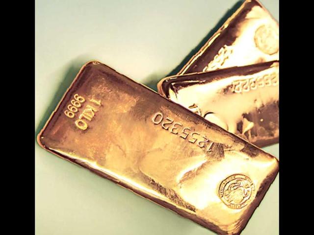 ಒಂದರ ಹಿಂದೊಂದರಂತೆ ಚಿನ್ನದ ಬಿಸ್ಕತ್ ಭೇದಿ ಮಾಡಿಸಿದ ಕಸ್ಟಮ್ಸ್ ಅಧಿಕಾರಿಗಳು!