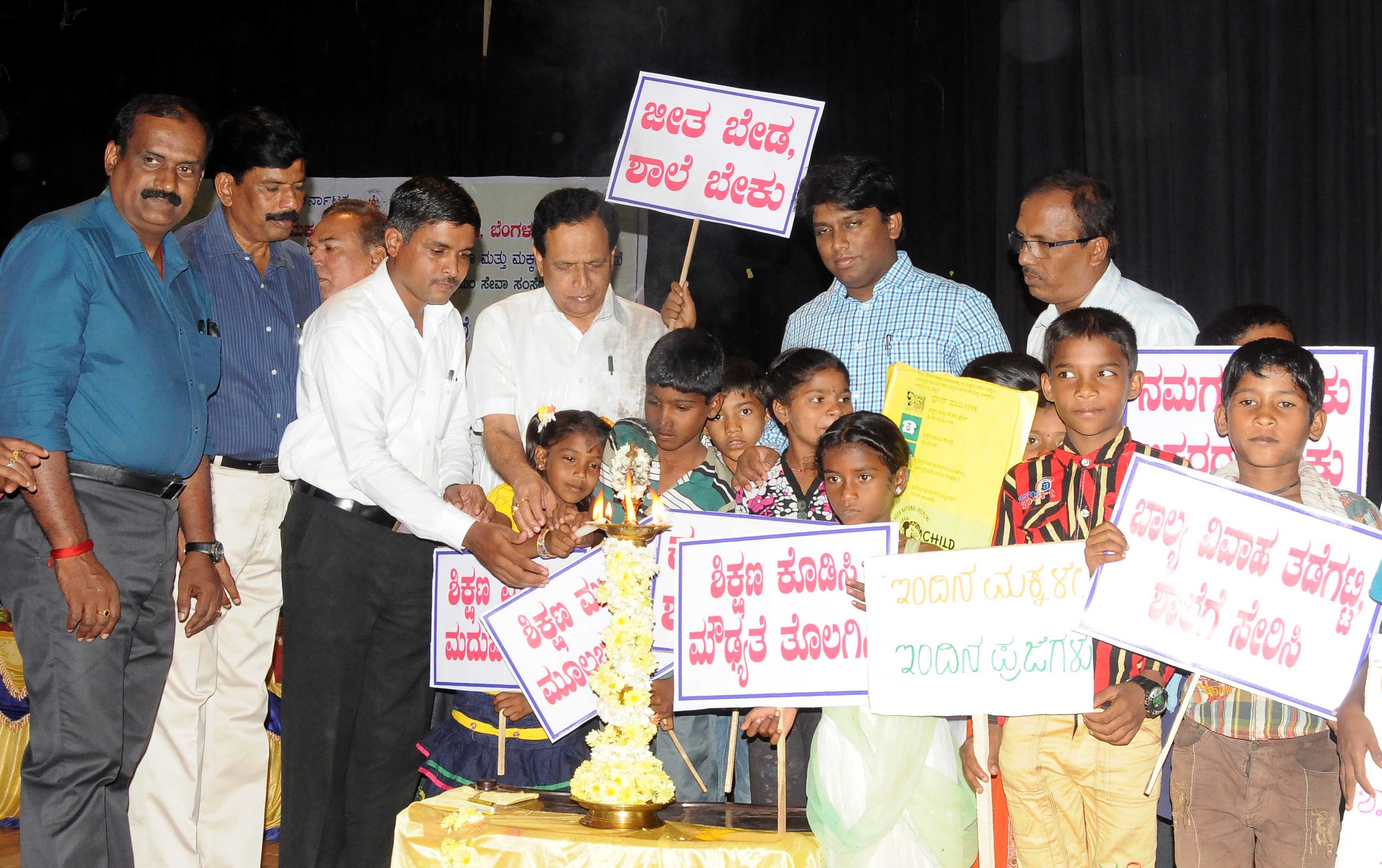 ಅನಕ್ಷರತೆ, ವೌಢ್ಯ ಸಮಾಜದ ವ್ಯವಸ್ಥೆಗೆ ಕಂಟಕ: ಜಿಲ್ಲಾ ಉಸ್ತುವಾರಿ ಸಚಿವ ಕಿಮ್ಮನೆ