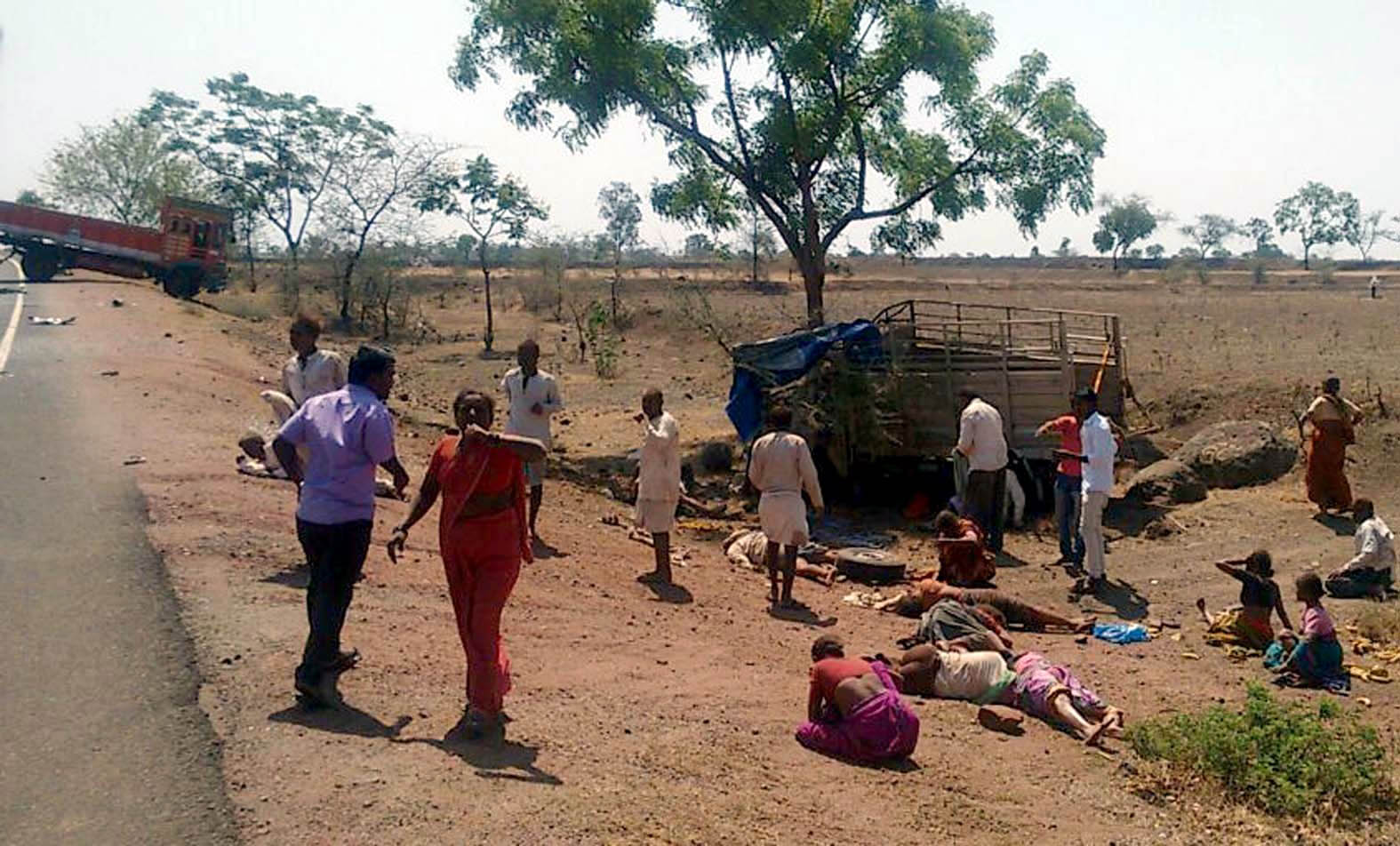 ಆ್ಯಂಬುಲೆನ್ಸ್- ಟಾಟಾ ಏಸ್ ಢಿಕ್ಕಿ: ನಾಲ್ವರು ಸಾವು