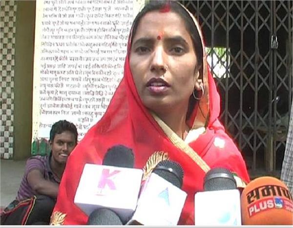 ಪ್ರೇಮಿಸಿ ವಂಚಿಸಿದ ಯುವಕನ ಮನೆಗೆ ಬ್ಯಾಂಡ್ ಓಲಗಗಳೊಂದಿಗೆ ಬಂದ ಮಹಿಳೆ!