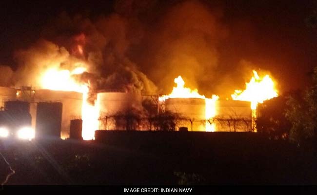 ವಿಶಾಖ ಪಟ್ಟಣದಲ್ಲಿ  ಇಂಧನ ಘಟಕದಲ್ಲಿ ಭೀಕರ ಅಗ್ನಿ ದುರಂತ; 8 ಆಯಿಲ್ ಟ್ಯಾಂಕ್ ಗಳು ಸ್ಫೋಟ