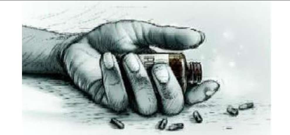 ಸಾಲಗಾರರ ಕಾಟ: ಪೊಲೀಸರ ಮುಂದೆಯೇ ತಾಯಿ-ಮಗ ವಿಷ ಸೇವಿಸಿ ಜೀವ ತೆತ್ತರು!