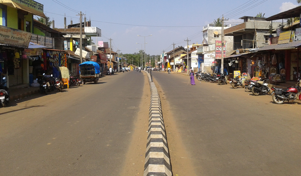 ಹೆಚ್ಚುತ್ತಿರುವ ಬಿಸಿಲಿನ ತಾಪ: ರಸ್ತೆಗಳು ಖಾಲಿ ಖಾಲಿ