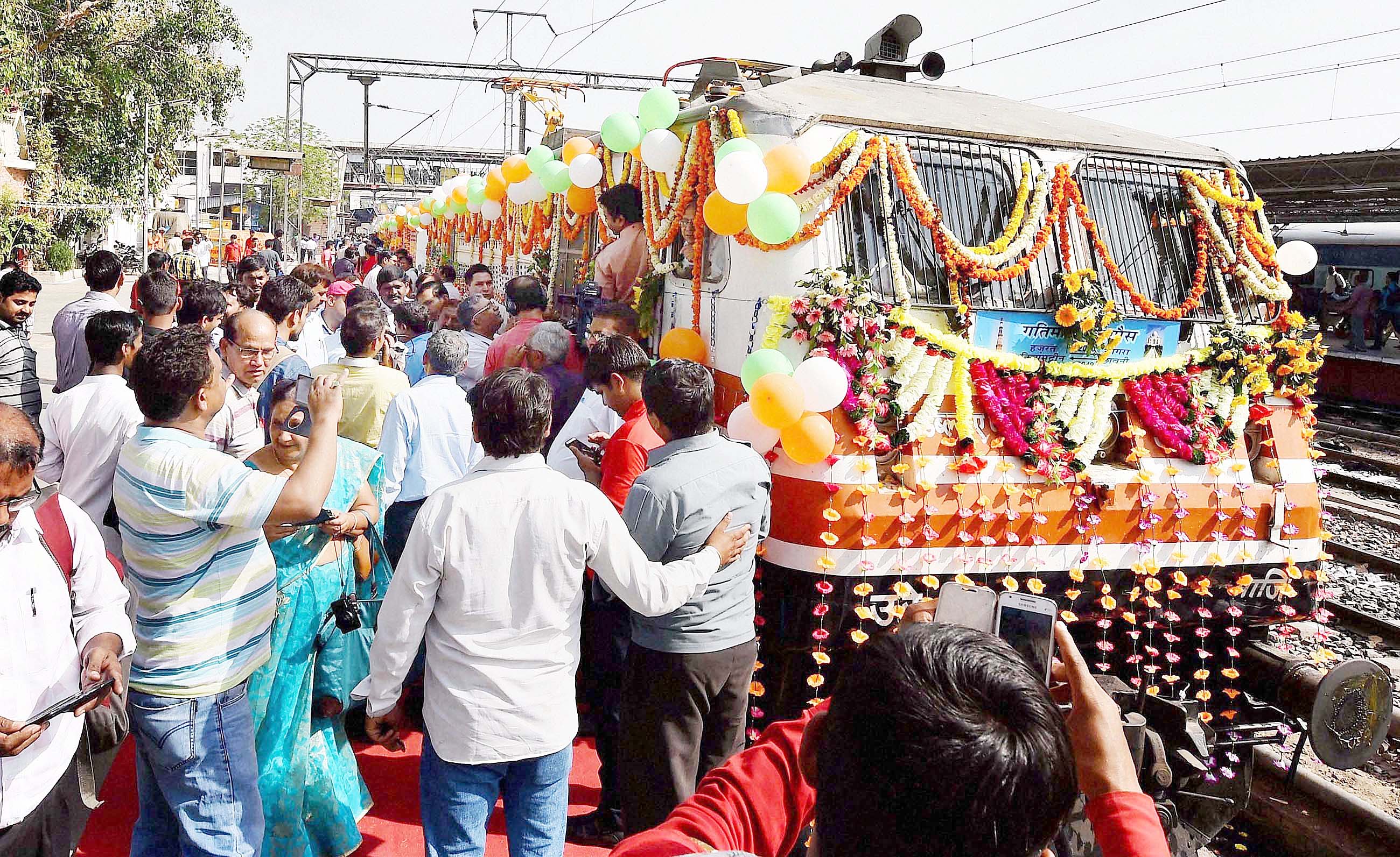 ಭಾರತದ ಅತೀ ವೇಗದ ರೈಲು ಗತಿಮಾನ್‌ಗೆ ಚಾಲನೆ