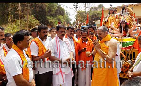 ಪೆರುವಾಜೆ ಬ್ರಹ್ಮಕಲಶೋತ್ಸವಕ್ಕೆ ವೈಭವಪೂರ್ಣ ಚಾಲನೆ