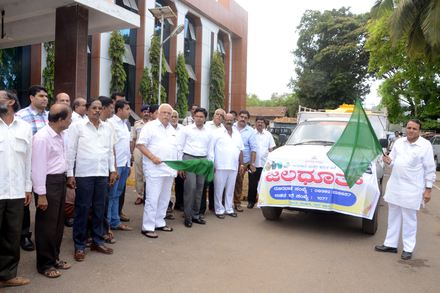 ಕುಡಿಯುವ ನೀರು ಪೂರೆಕೆಯಲ್ಲಿ ಲೋಪವಾದರೆ ಕಠಿಣ ಕ್ರಮ: ಸಚಿವ ದೇಶಪಾಂಡೆ