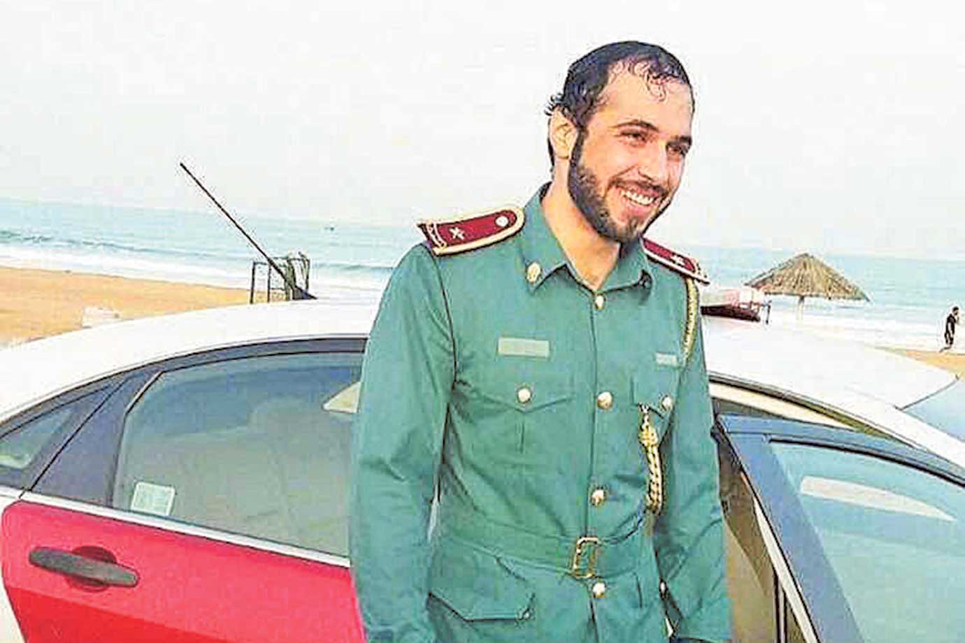 ಸಮುದ್ರದಲ್ಲಿ ಮುಳುಗುತ್ತಿದ್ದ ಮಹಿಳೆಯನ್ನು ರಕ್ಷಿಸಿದ ಸೇನಾಧಿಕಾರಿ