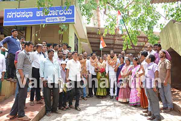 ಪುತ್ತೂರು: ಕಾಂಗ್ರೆಸ್ ವಿಜಯೋತ್ಸವ: ಪಟಾಕಿ ಸಿಡಿಸಿ ಸಂಭ್ರಮ