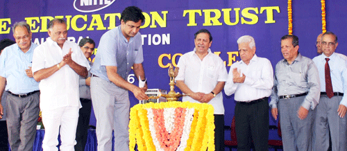 ವಿದ್ಯಾಸಂಸ್ಥೆಗಳಲ್ಲಿ ಪಠ್ಯ-ಕ್ರೀಡೆಗೆ ಸಮಾನ ಪ್ರಾಮುಖ್ಯತೆ ಅಗತ್ಯ: ಜಾವಗಲ್ ಶ್ರೀನಾಥ್