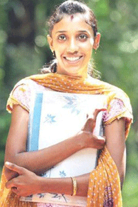 ಶ್ರುತಿಗೆ ಕೇರಳ ಸರಕಾರದಿಂದ 4 ಲಕ್ಷ ರೂ. ಚೆಕ್: ಎಂಡೋಸಂತ್ರಸ್ತೆ ವೈದ್ಯಕೀಯ ವಿದ್ಯಾರ್ಥಿನಿಯ ಕನಸು ನನಸು