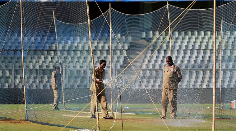 ಕ್ರಿಕೆಟ್ ಮೈದಾನಗಳಿಗೆ ನೀರು ಒದಗಿಸುವುದಿಲ್ಲ:ಫಡ್ನವೀಸ್