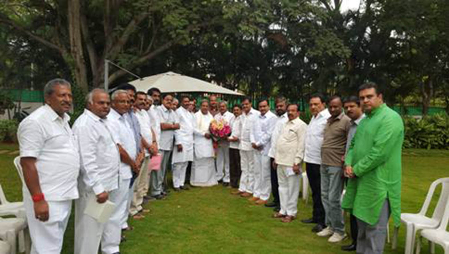 ಸಮಾನ ಮನಸ್ಕ ಶಾಸಕರಿಂದ ಸಿಎಂ ಭೇಟಿ: ಸಂಪುಟ ಪುನಾರಚನೆಯಲ್ಲಿ ಹೊಸಬರಿಗೆ ಆದ್ಯತೆ ನೀಡಲು ಒತ್ತಾಯ