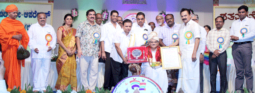 ಡಾ.ವೀರೇಂದ್ರ ಹೆಗ್ಗಡೆಗೆ ‘ಎಂಸಿಎಸ್ ಕಲ್ಪವೃಕ್ಷ ಪ್ರಶಸ್ತಿ’ ಪ್ರದಾನ