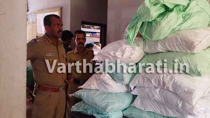 ಕಾರಿನಲ್ಲಿ ನಿಷೇಧಿತ ತಂಬಾಕು ಸಾಗಾಟ: ಇಬ್ಬರ ಬಂಧನ