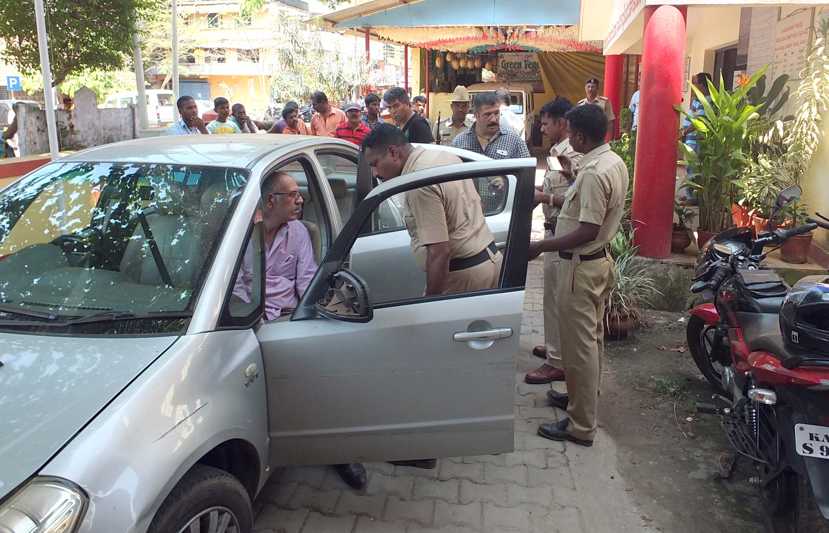 ಕಾರು-ಬೈಕ್ ಢಿಕ್ಕಿ: ಇರಾನಿ ಪ್ರಜೆಗಳು ವಶಕ್ಕೆ