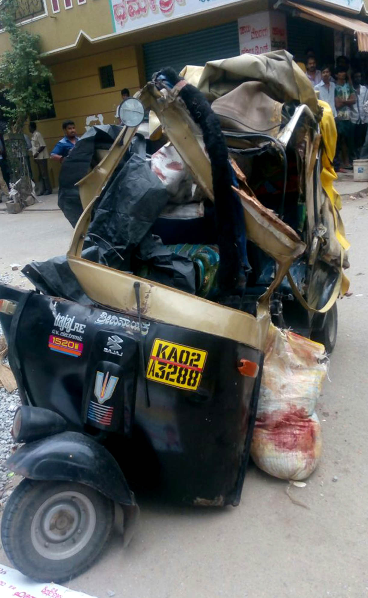 ಚಾಲಕ ಸೇರಿ ನಾಲ್ವರು ಕೂಲಿ ಕಾರ್ಮಿಕರ ಸಾವು