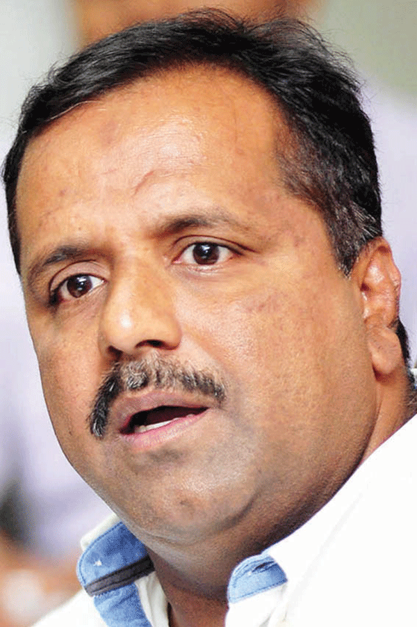 ಅಮಲು ಬರಿಸುವ ಔಷಧಗಳನ್ನು ವೈದ್ಯರ ಸೂಚನೆ ಇಲ್ಲದೆ ಮಾರಿದರೆ ಕ್ರಿಮಿನಲ್ ಮೊಕದ್ದಮೆ: ಖಾದರ್