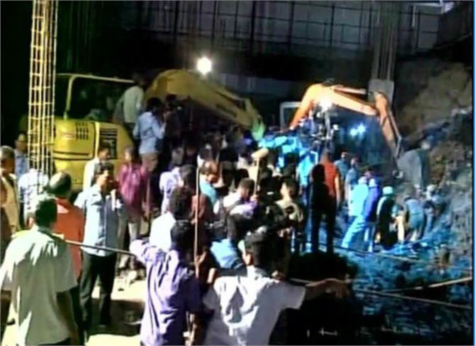 ಗುಂಟೂರಿನಲ್ಲಿ ಶಾಪಿಂಗ್ ಮಾಲ್‌ನ ಗೋಡೆ ಕುಸಿತ: ಏಳು ಮಂದಿ ಕಾರ್ಮಿಕರ ಸಾವು!