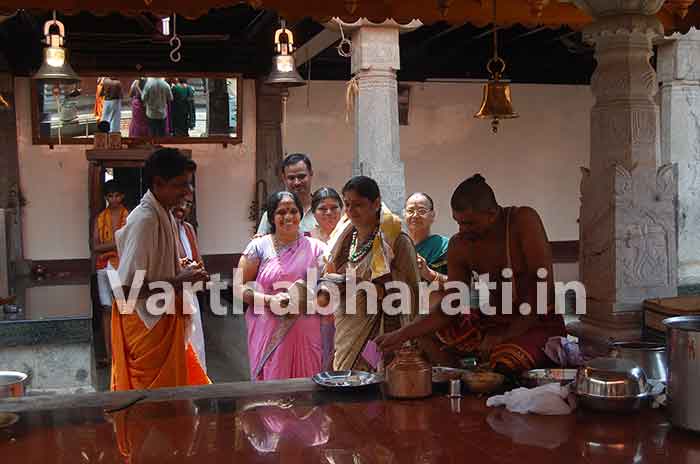 ಶಿಮಂತೂರು ದೇವಳಕ್ಕೆ ನಟಿ ಲಕ್ಷ್ಮೀ ಭಟ್ ಭೇಟಿ