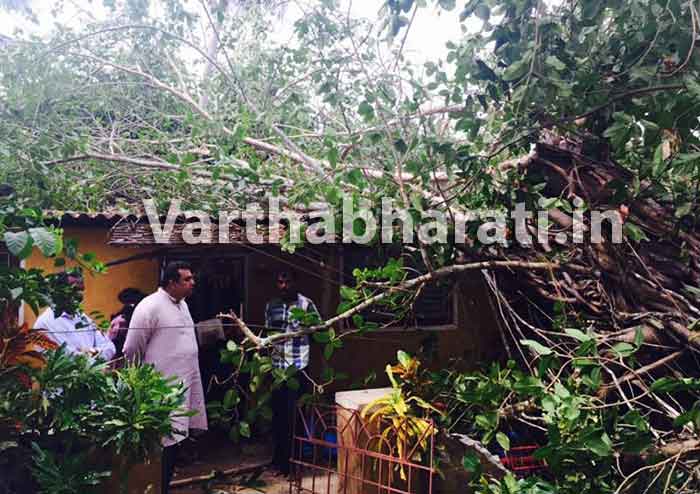 ಭಾರೀ ಸುಂಟರಗಾಳಿಗೆ ಉಡುಪಿ ಜಿಲ್ಲೆ ತತ್ತರ