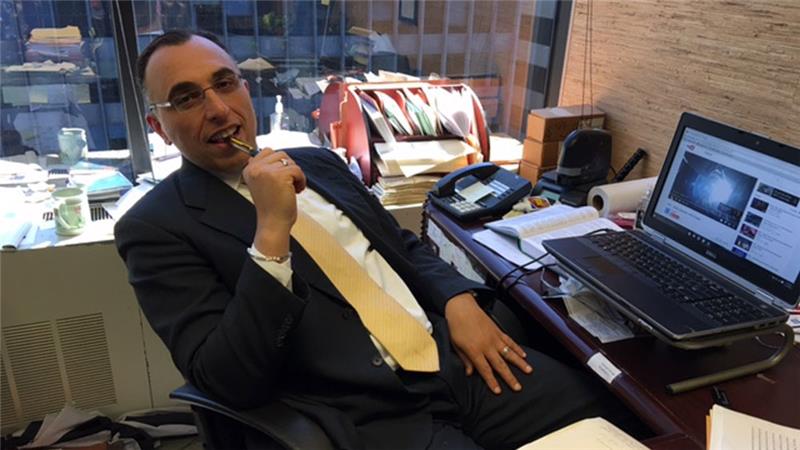 ಕಮಲ್ ನವಾಝ್ ಈತ ಫೆಲೆಸೀನಿ ದಂಪತಿಯ ಪುತ್ರ,  ಅರಬ್, ಮುಸ್ಲಿಮ್, ವಲಸಿಗ ಹಾಗೂ ಡೊನಾಲ್ಡ್ ಟ್ರಂಪ್ ಬೆಂಬಲಿಗ !