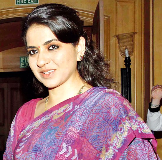 ಅಕ್ಬರ್- ಹಿಟ್ಲರ್ ಹೋಲಿಕೆ :  ನಗೆಪಾಟಲಿಗೀಡಾದ ಬಿಜೆಪಿ ನಾಯಕಿ